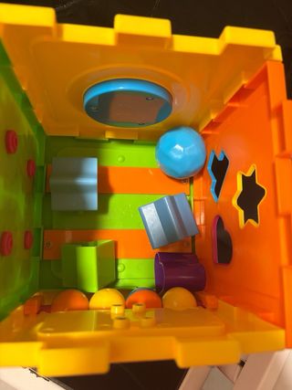 Cubo de actividades para bebé