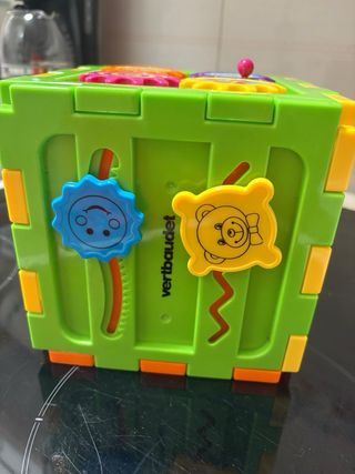 Cubo de actividades para bebé