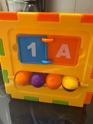 Cubo de actividades para bebé