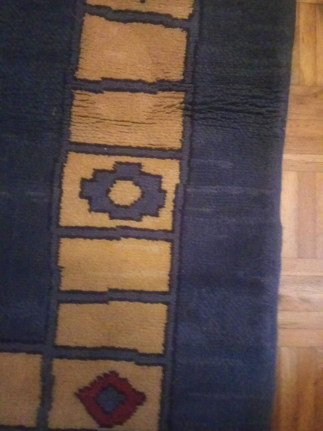 Alfombra Beige y Roja