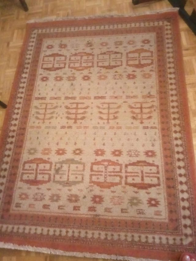 Alfombra Beige y Roja