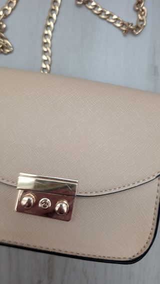 Bolso bandolera beige y dorado