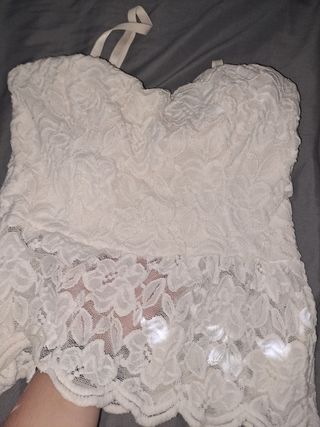 Camiseta de tirantes de encaje blanco