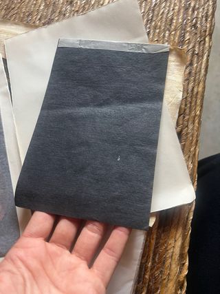 Dipinto su foglia: Bambino con aureola