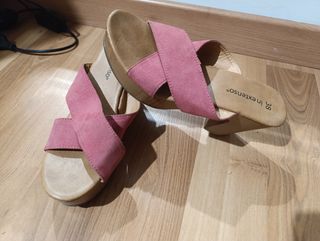 Sandalias rosas con plataforma