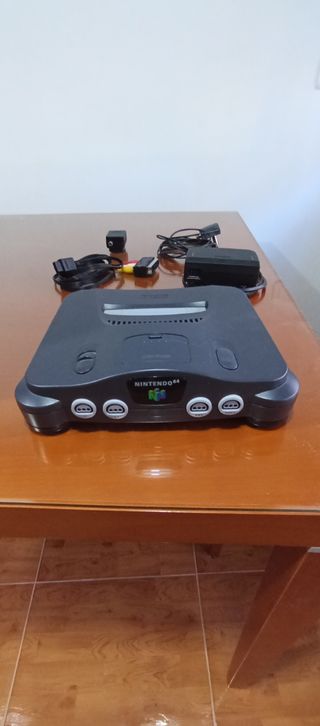 Nintendo 64 Negra + 2 Mandos y 7 Juegos y tv 