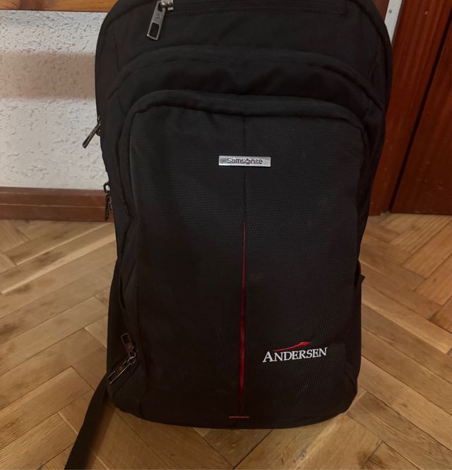 Mochila Samsonite Negra con logo de empresa