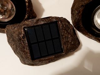 3x Focos Solares Jardín Simulan Roca IP65
