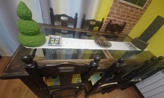 Mesa de comedor de madera y 6 sillas