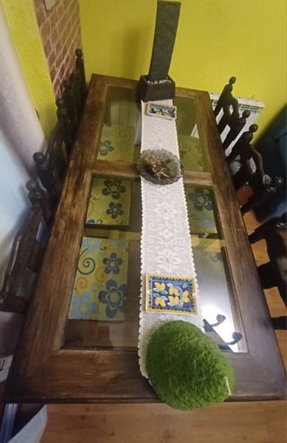 Mesa de comedor de madera y 6 sillas