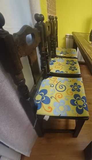 Mesa de comedor de madera y 6 sillas