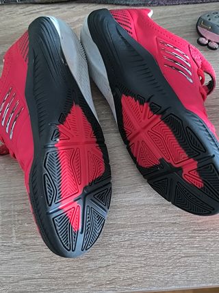 Botas de fútbol  sala para niño.