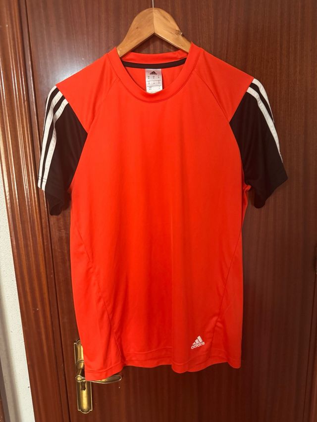 Camiseta Adidas Naranja con Mangas Negras