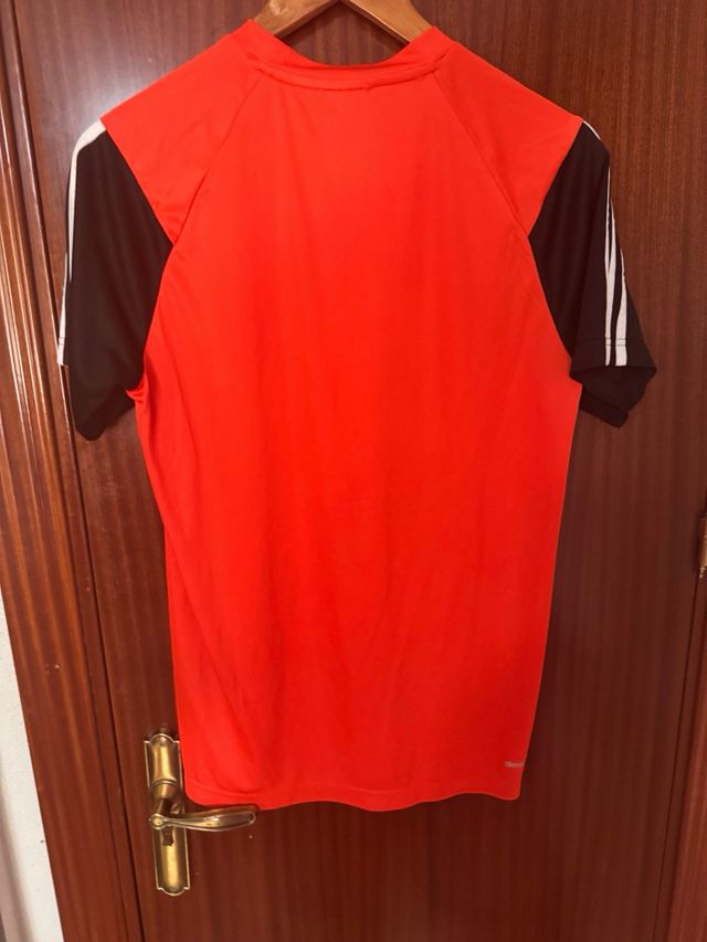 Camiseta Adidas Naranja con Mangas Negras