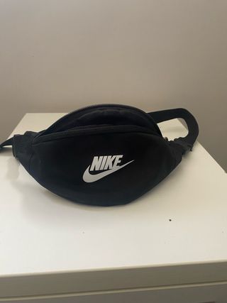 Riñonera Nike Negra