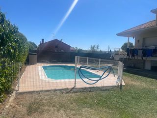Valla de piscina metálica blanca
14 mtrs + puerta