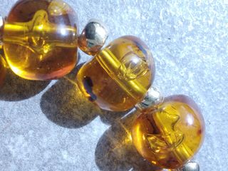 Bracciale con perle color ambra e oro