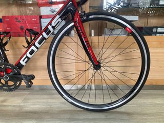 Bicicleta de carretera Focus Cayo