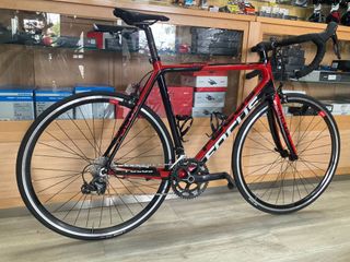 Bicicleta de carretera Focus Cayo