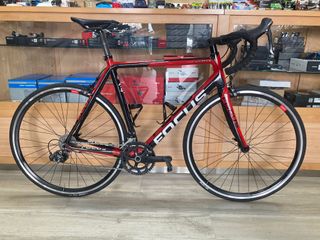 Bicicleta de carretera Focus Cayo