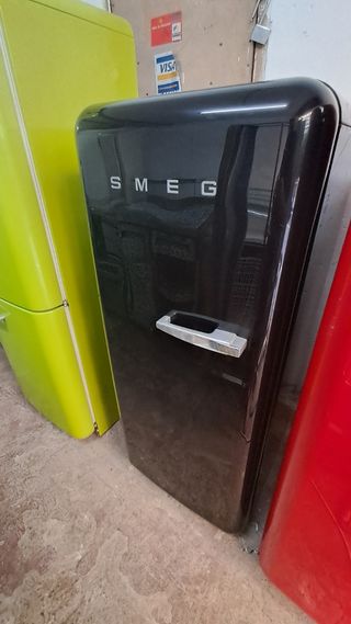 Nevera SMEG Negra Estilo Industrial