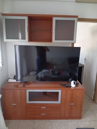 Mueble de comedor madera y cristal