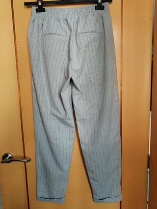 Pantalones Bershka gris con raya diplomática nuevo