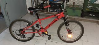 Bicicletta Btwin rossa