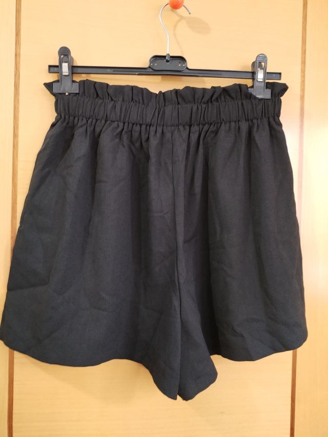 Pantalones negros con cordón