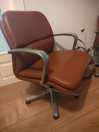 Butacas de piel marrones