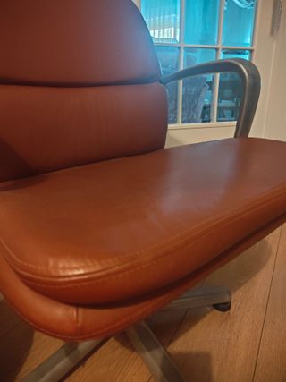 Butacas de piel marrones