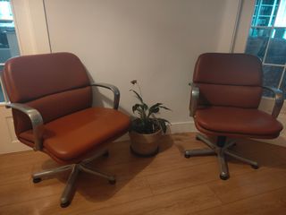 Butacas de piel marrones