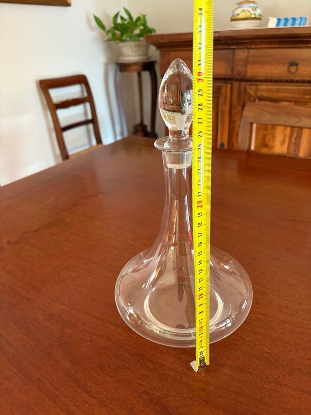 Bottiglia decanter in vetro trasparente