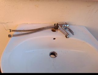 Lavabo y grifo