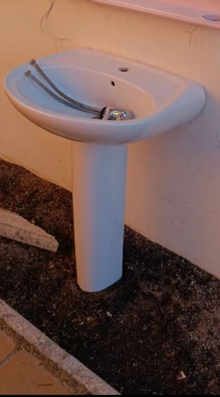 Lavabo y grifo