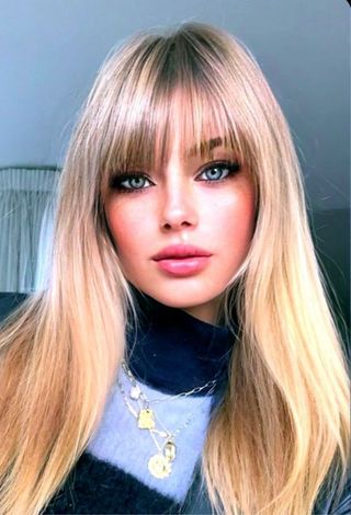 Peluca rubia lisa y recta