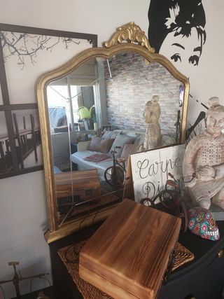 Espejo antiguo dorado con marco de madera