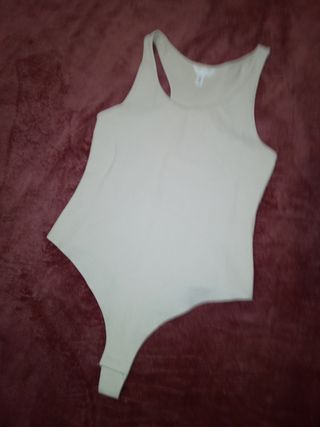 Body beige de tirantes