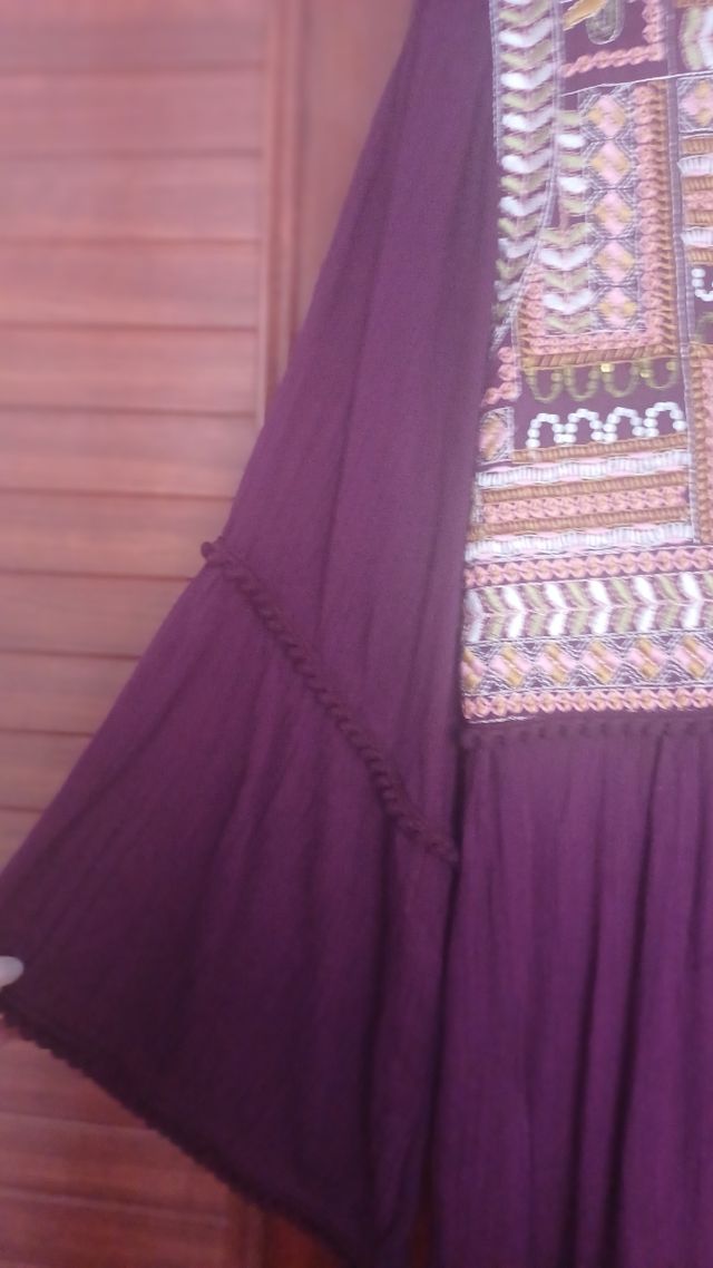 Chaqueta morada bordada