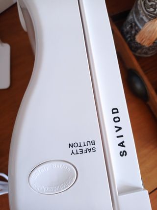 Cortador de fiambre blanco