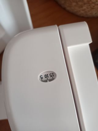 Cortador de fiambre blanco