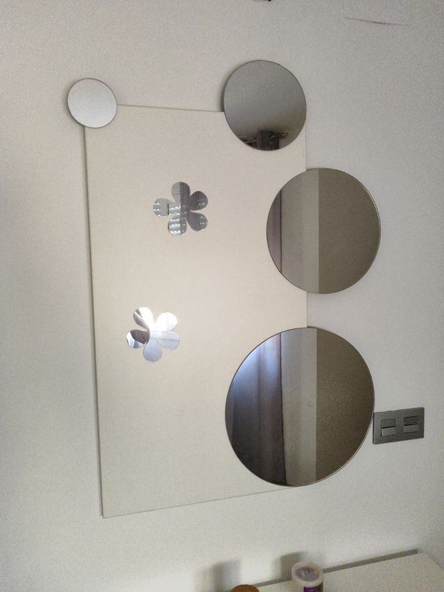 Espejo de entrada redondo y flor