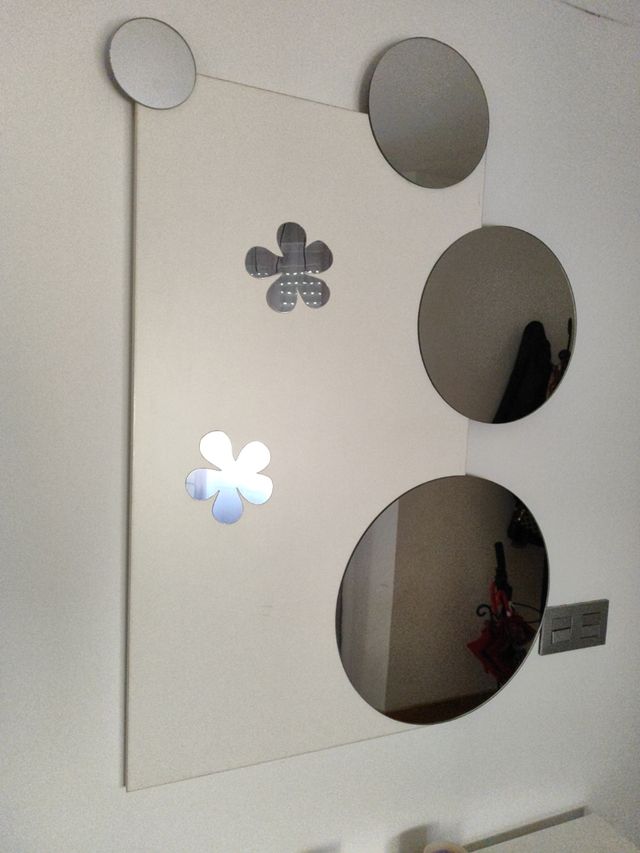 Espejo de entrada redondo y flor