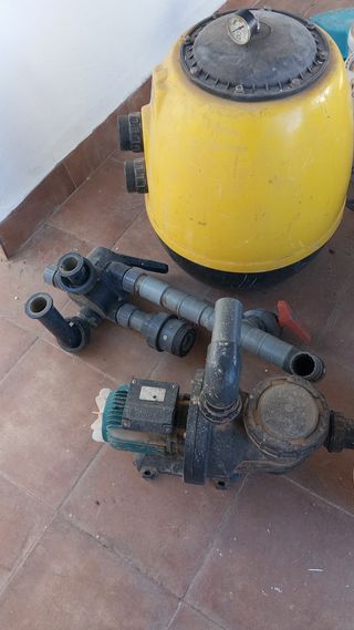 Depuradora piscina con bomba y tuberías