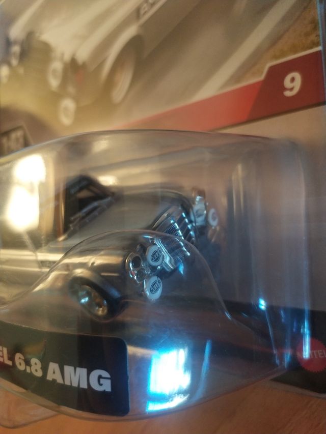 Hotwheels 1:43 Mercedes-Benz 300 SEL 6.8 AMG