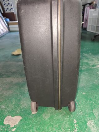 Maleta rígida con ruedas negra