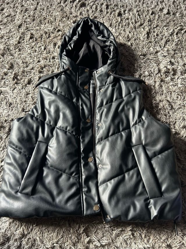 #Chaleco acolchado con capucha negro#