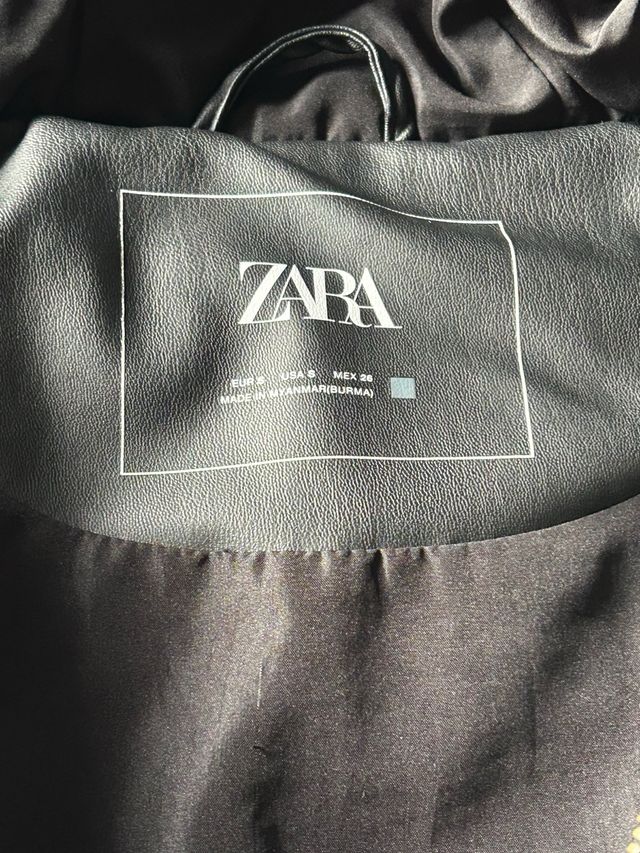 #Chaleco acolchado con capucha negro#