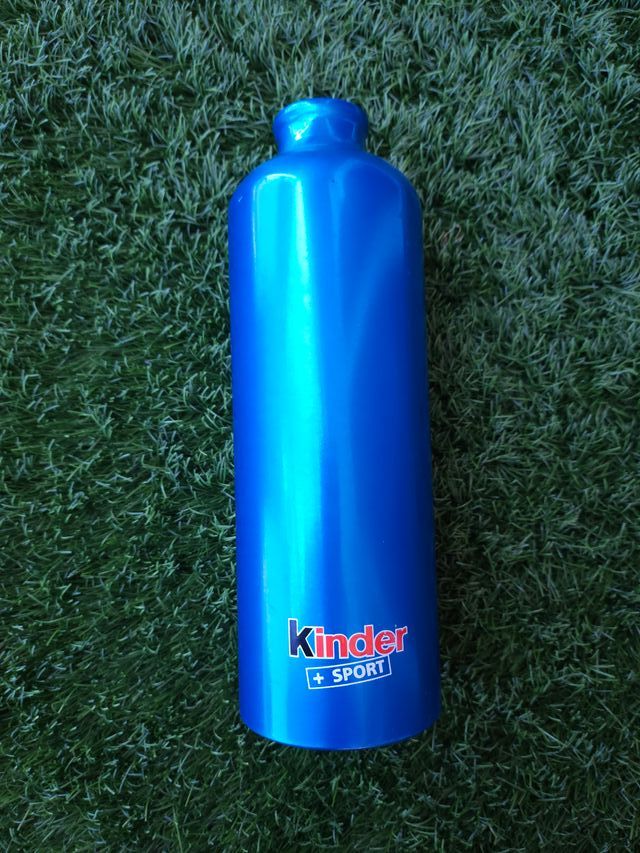 Botella de agua azul Kinder + Sport