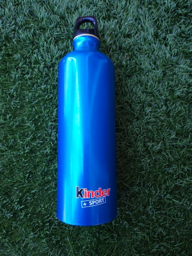 Botella de agua azul Kinder + Sport